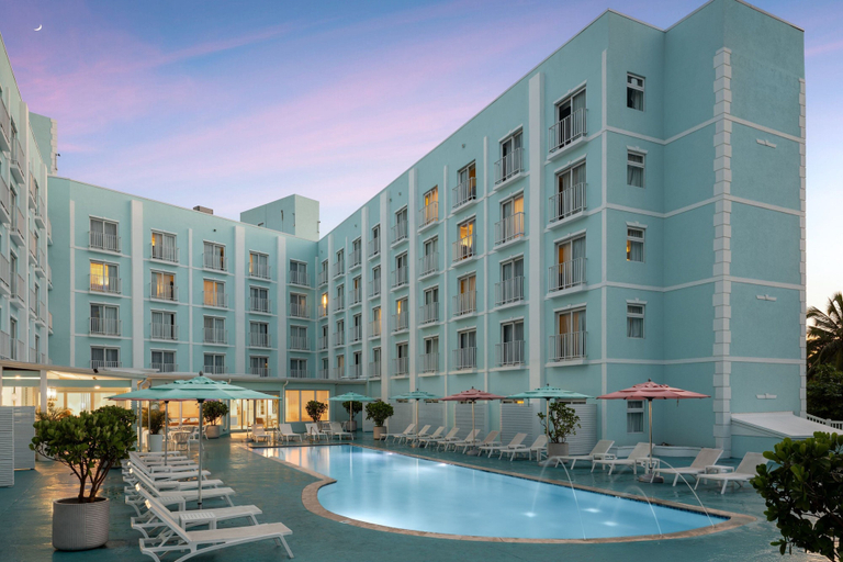 Exterior & Views 2, Courtyard by Marriott Nassau Downtown/Junkanoo Beach