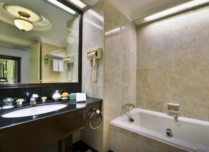 Bathroom 7
