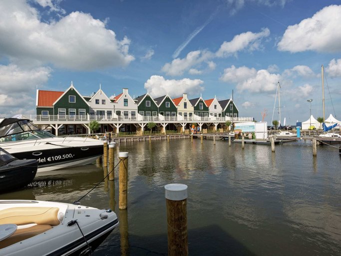 Exterior 3, Spacious Holiday Home on the Markermeer, Waterland