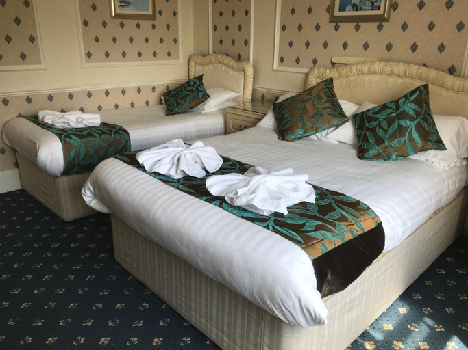 Others 4, Everglades Hotel, Torbay