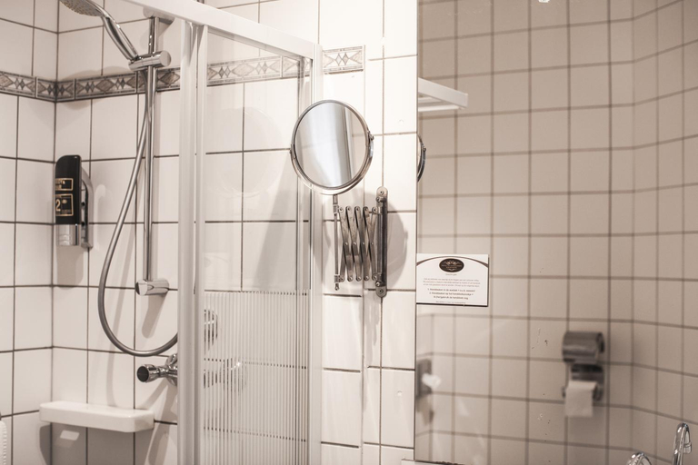 Bathroom 2, Hotel De Elderschans, Sluis