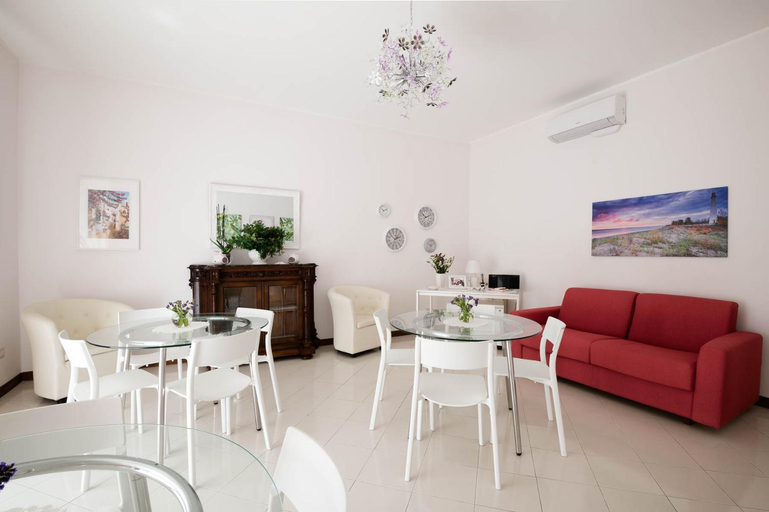 Others 4, Casa di Nora, Latina