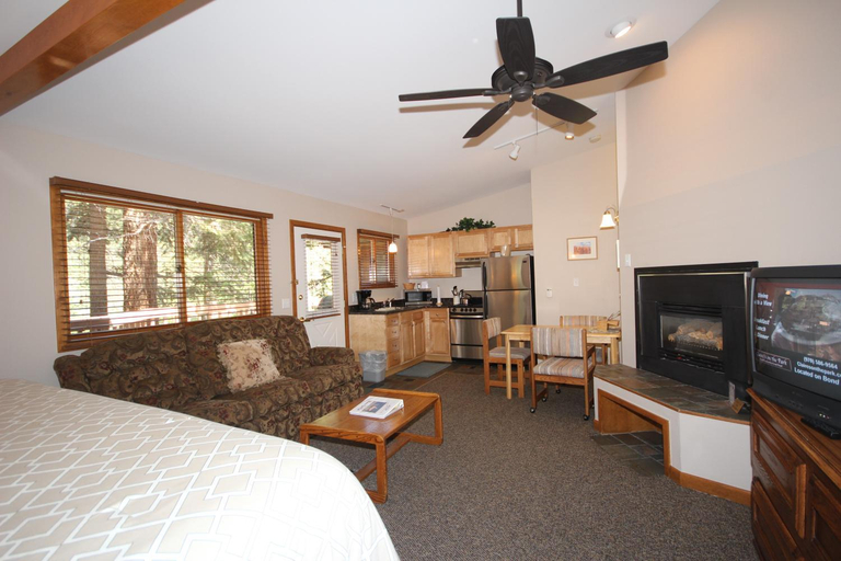 Bedroom, Streamside on Fall River, Larimer