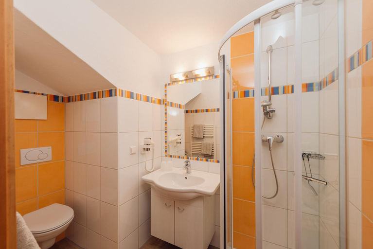 Bathroom 4, Heisshof, Liezen