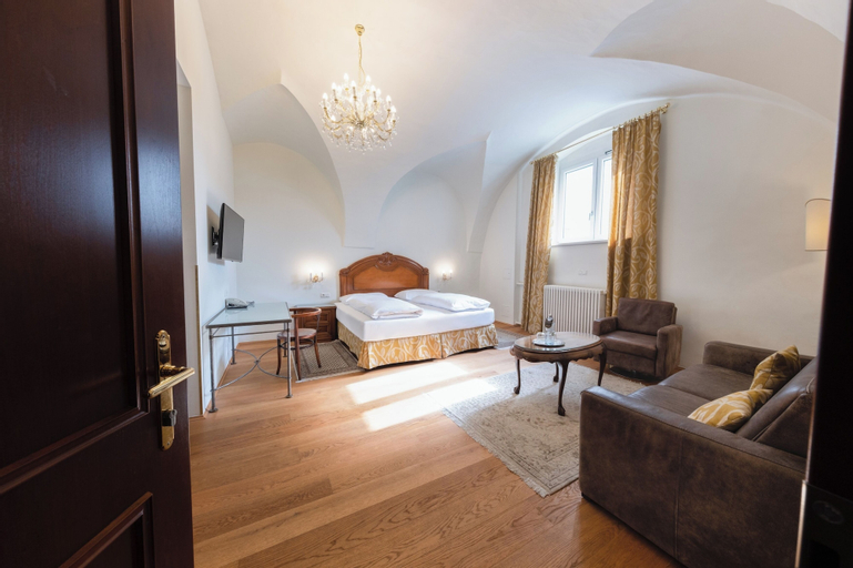 Bedroom 13