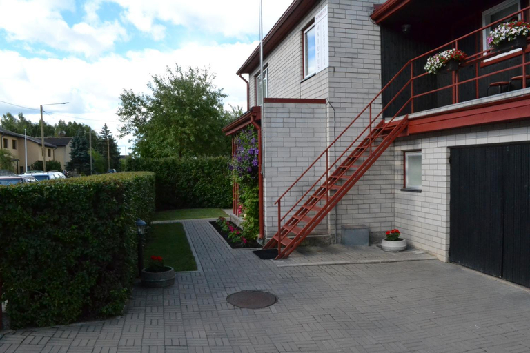 Nooruse Majutus, Kuressaare