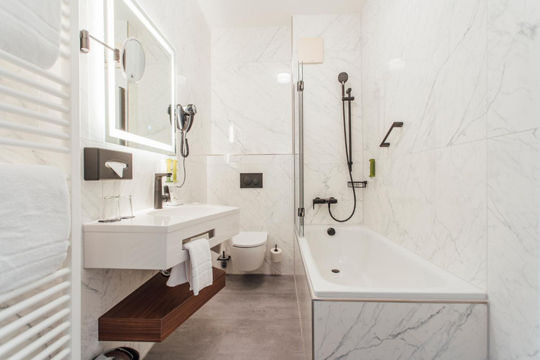Bathroom 3, Strandhotel Hohenzollern, Leer