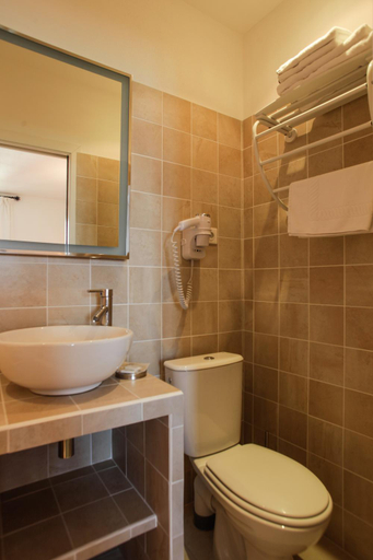 Bathroom 3, Hotel de la Plage Les Arcades, Haute-Corse