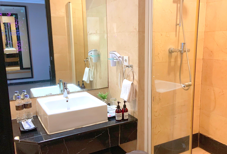 Bathroom 10