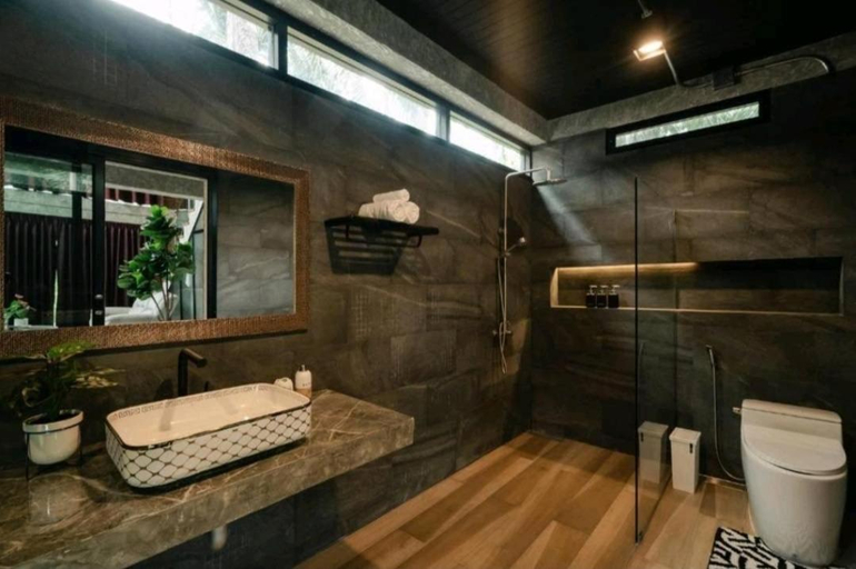 Bathroom 4, Grandfather KhaoLak Resort, Takua Pa