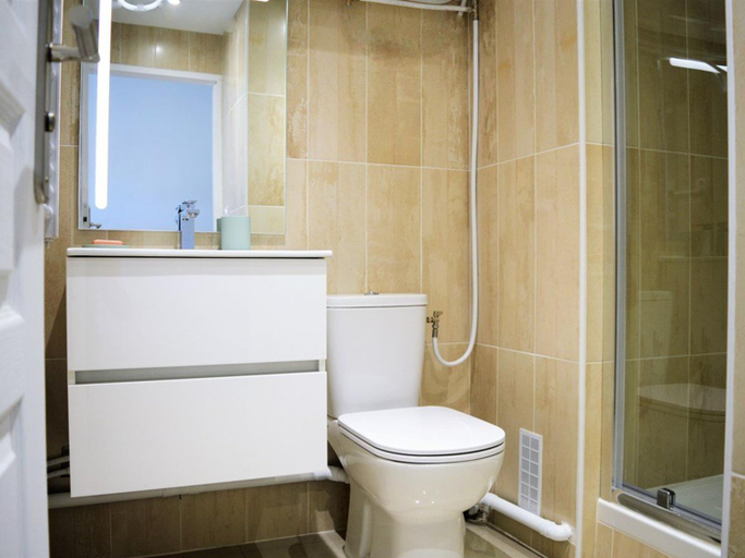 Bathroom, Studio 2 pers au Lavandou, pres plage, parking, menage inclus - FR-1-251-78, Var