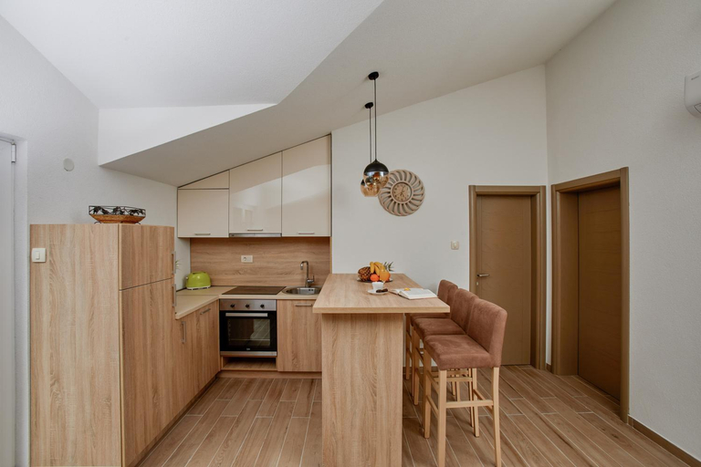 Others 5, Passage Apartments