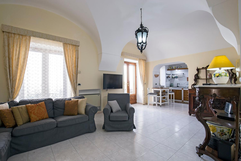 Shared lounge/TV area 5, Villa Elena, Salerno