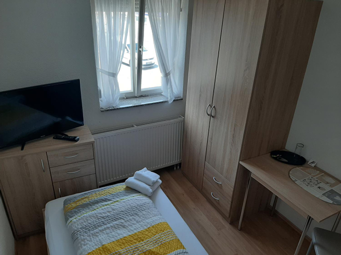 Bedroom 2, Gastehaus Apartments B & B27 und Pension Waldhorn, Rottweil