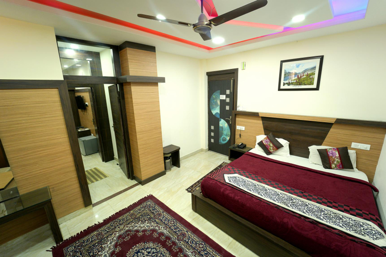 Bedroom 3, Hotel Nature's View, Kangra