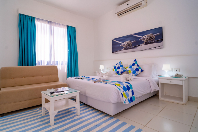 Bedroom 2, Lagoonie Lodge Hotel, Safaja