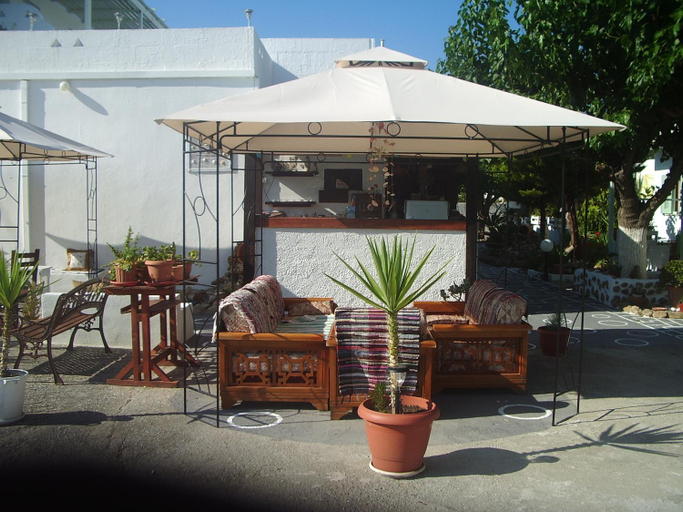 Food & Drinks, Skyros Koxilas Studios, Central Greece