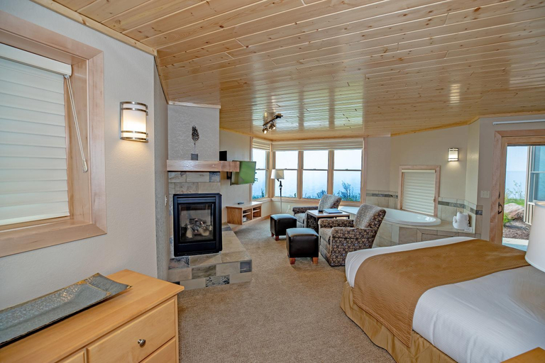 Bedroom 3, Surfside on Lake Superior, Cook