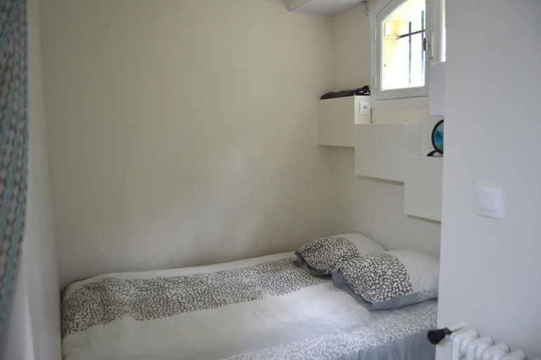 Bedroom 2, L'Escalere, Haute-Garonne