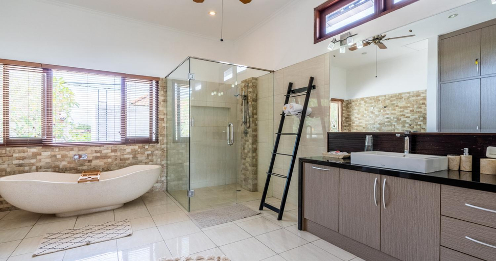 Bathroom 3, Taman Hijau Villa by iBali Management, Badung