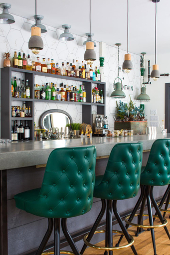 Food & Drinks, Main and Mountain, Windsor