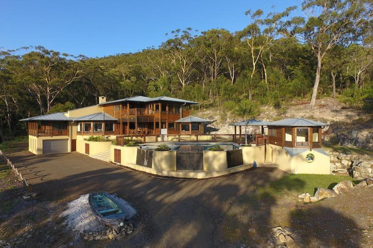 The Pool House - Crescent Head - stunning ocean views, pet friendly, Kempsey