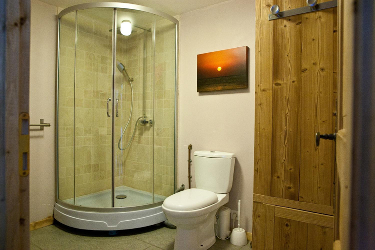 Bathroom 2, Chalet Les Favrands, Haute-Savoie