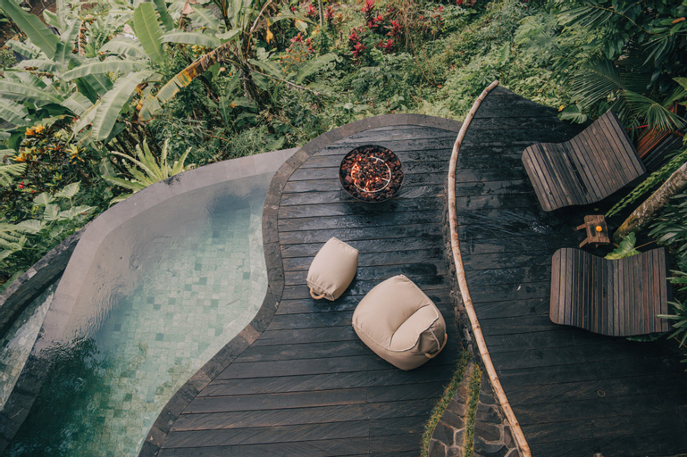 Swimming Pool 13