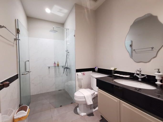 Bathroom 4, The Castell Condo by Nutthiwan room 912 and 921, Khao Kho