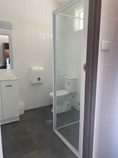 Bathroom 3, Peppercorn Motar inn, Narromine
