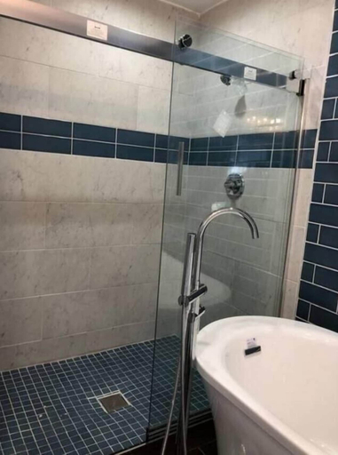 Bathroom 3, Parsley · New! Luxury, Near Disney & Universal. Sleep 9, Orange