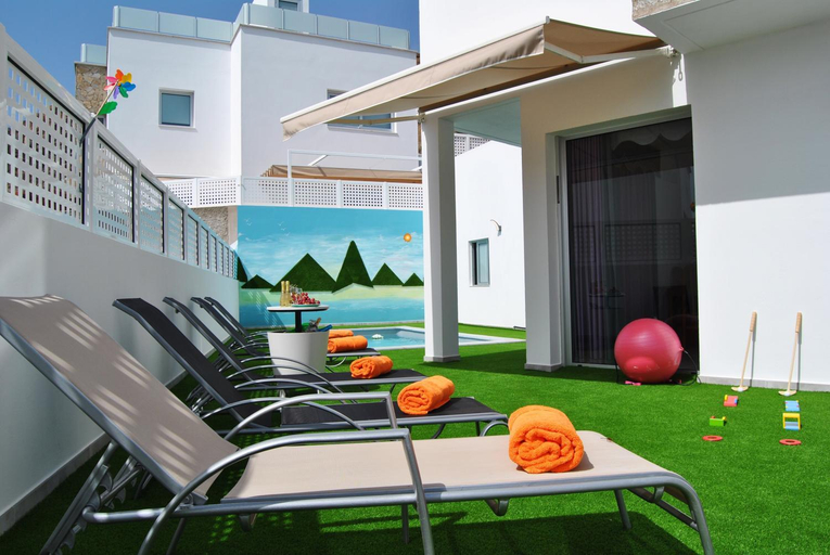 Balcony/terrace 4, Big Villa Tauro with Private Heated Saltwater Pool & Jacuzzi & BBQ & Game Room & Arcade Games, Las Palmas