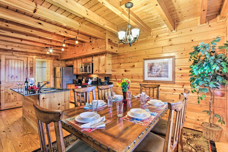 Gatlinburg Cabin with Resort Pool By National Park!, Sevier