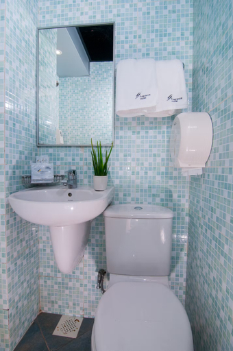 Bathroom 4, Fragrance Hotel - Classic, Singapore