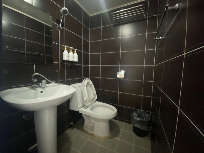 Bathroom 5, Cave Myeongdong, Jung