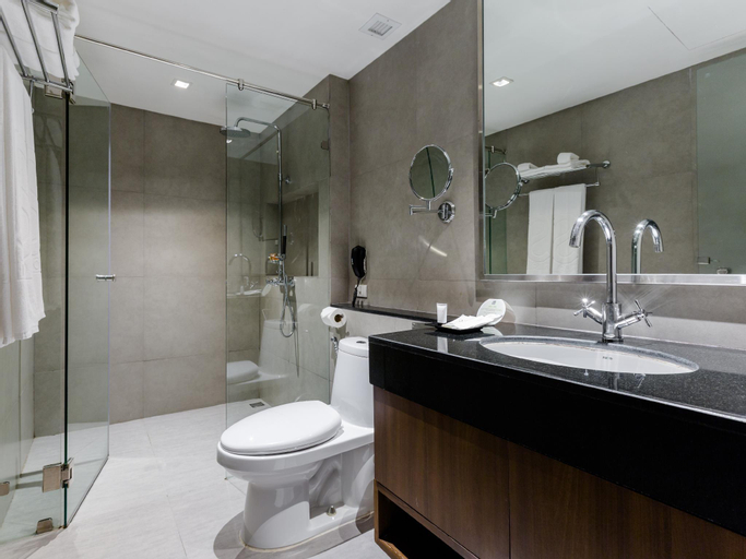 Bathroom 13