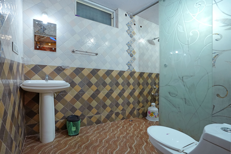 Bathroom 4, Hillside Spring Valley, The Nilgiris