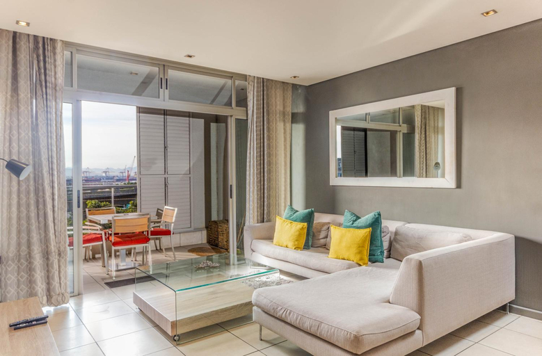 Others 4, Harbouredge Suites, City of Cape Town