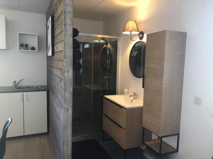 Others 2, Le petit studio de l'espace bien etre, Luxembourg