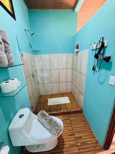 Bathroom 4, Hotel Vista Bonita, Parrita