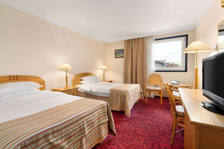 Bedroom 3, Ramada by Wyndham Sofia City Center, Stolichna
