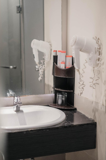 Bathroom 13