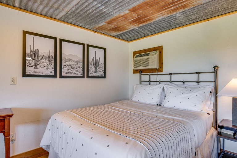 Others 4, Delightful Carmine Studio on Farm Near Round Top!, Washington