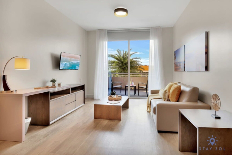 Room 5, Condo Resort Best Stay Balcony Rooftop Pool Gym, Broward