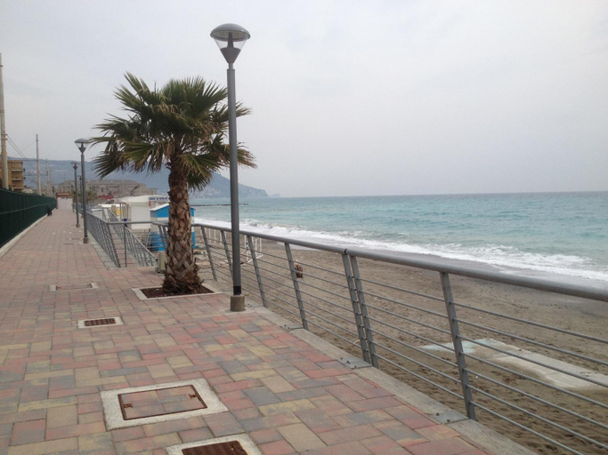 Exterior & Views 15