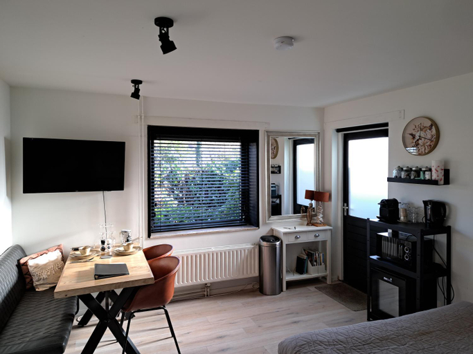 Others 5, Stad & Strand, Middelburg
