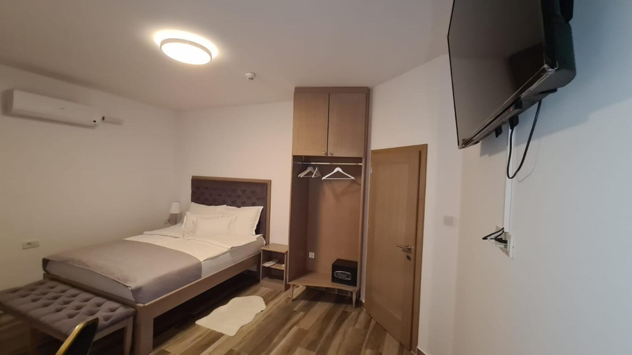 Others 3, KASNAR ROOMS, Zagreb