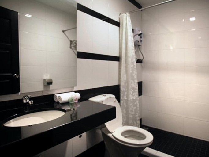 Bathroom 7