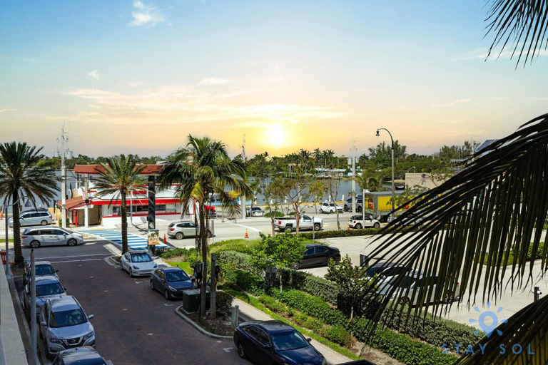 Room 3, Rooftop Pool Hollywood Beach Boardwalk, Broward