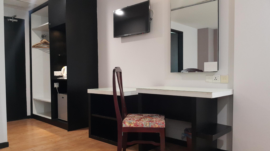 Bathroom 11